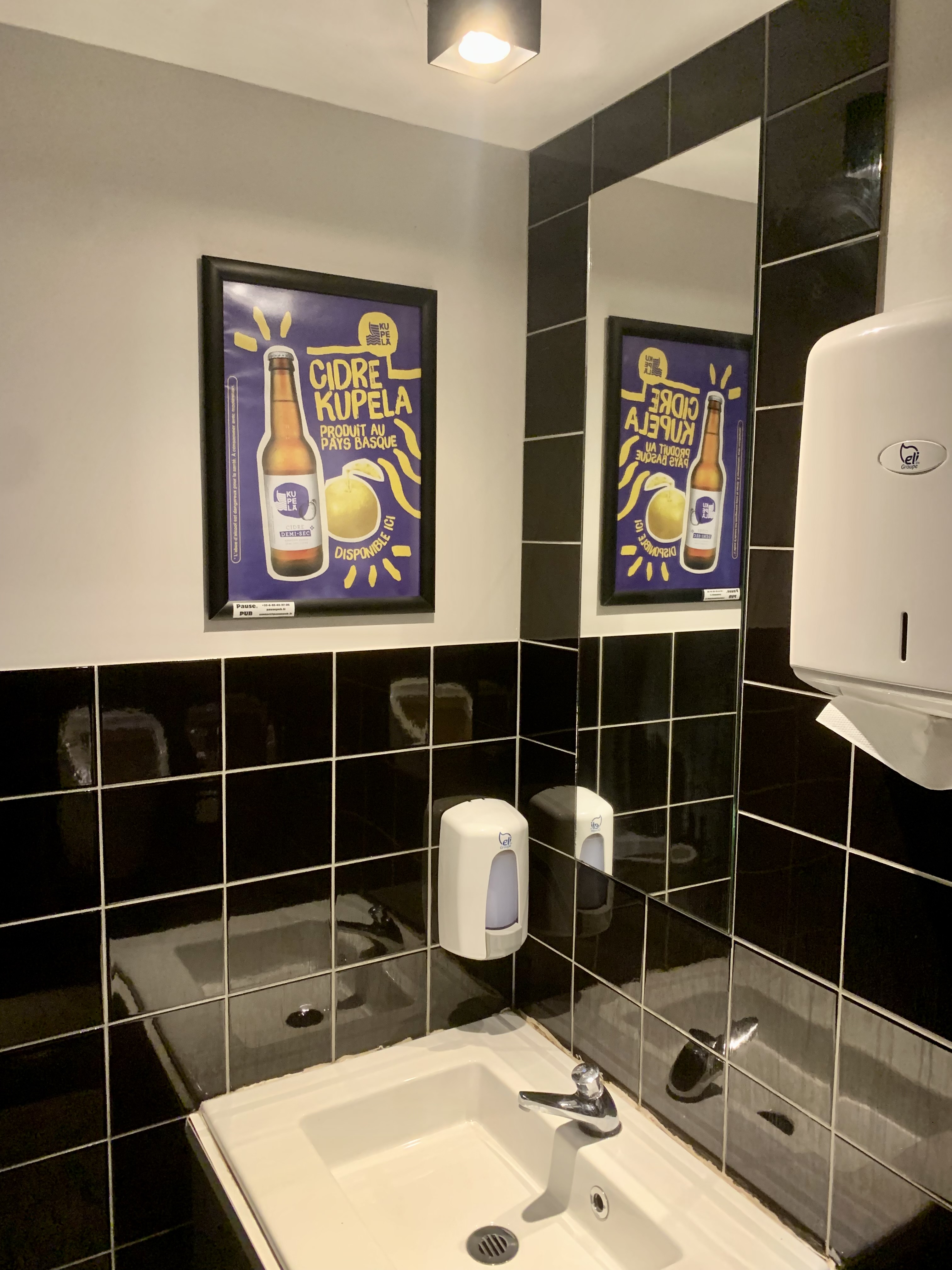 Espace publicitaire en toilettes - Communication ciblée